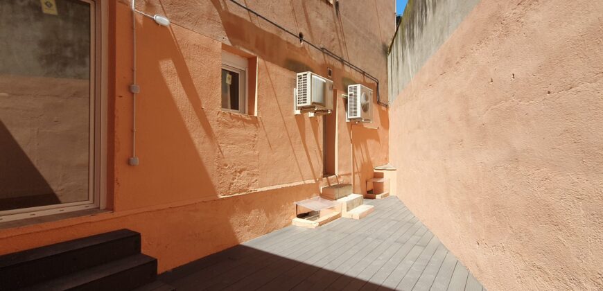 Premises, adapted to housing located on the ground floor with direct access to the YARD.