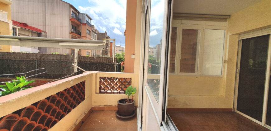 Amplia y SOLEADA vivienda con TERRAZA situada junto al distrito de Sarrià-Sant Gervasi y Casa Vicens Gaudí.