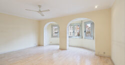 Amplia y SOLEADA vivienda con TERRAZA situada junto al distrito de Sarrià-Sant Gervasi y Casa Vicens Gaudí.