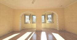 Amplia y SOLEADA vivienda con TERRAZA situada junto al distrito de Sarrià-Sant Gervasi y Casa Vicens Gaudí.