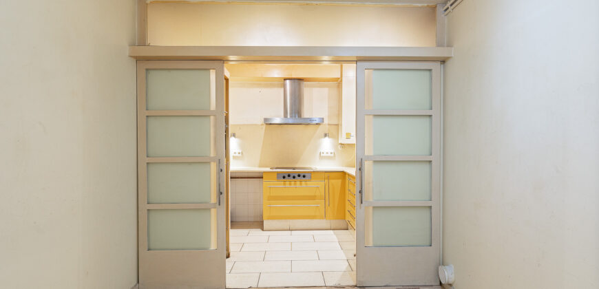 Amplia y SOLEADA vivienda con TERRAZA situada junto al distrito de Sarrià-Sant Gervasi y Casa Vicens Gaudí.