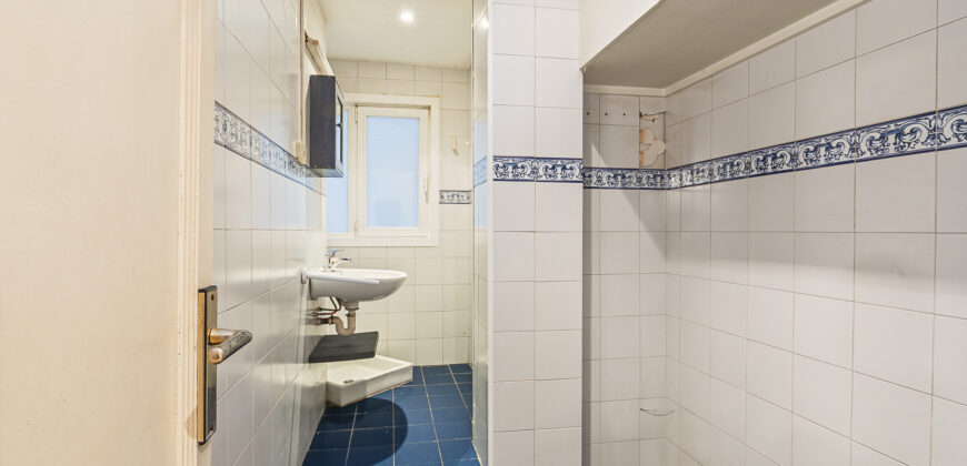 Amplia y SOLEADA vivienda con TERRAZA situada junto al distrito de Sarrià-Sant Gervasi y Casa Vicens Gaudí.