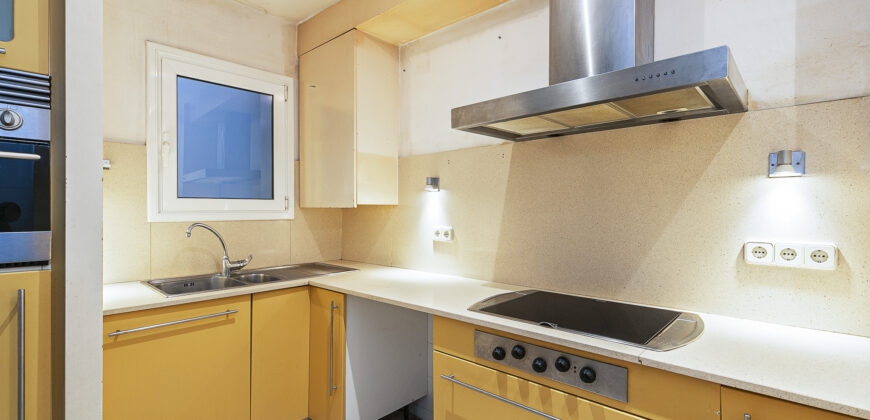 Amplia y SOLEADA vivienda con TERRAZA situada junto al distrito de Sarrià-Sant Gervasi y Casa Vicens Gaudí.