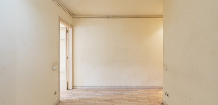 Amplia y SOLEADA vivienda con TERRAZA situada junto al distrito de Sarrià-Sant Gervasi y Casa Vicens Gaudí.