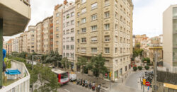 Amplia y SOLEADA vivienda con TERRAZA situada junto al distrito de Sarrià-Sant Gervasi y Casa Vicens Gaudí.