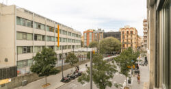 Amplia y SOLEADA vivienda con TERRAZA situada junto al distrito de Sarrià-Sant Gervasi y Casa Vicens Gaudí.