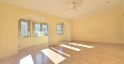 Amplia y SOLEADA vivienda con TERRAZA situada junto al distrito de Sarrià-Sant Gervasi y Casa Vicens Gaudí.