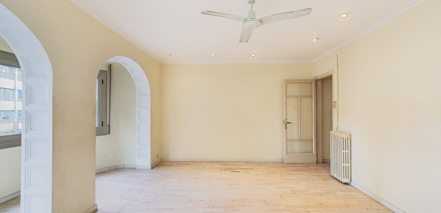 Amplia y SOLEADA vivienda con TERRAZA situada junto al distrito de Sarrià-Sant Gervasi y Casa Vicens Gaudí.