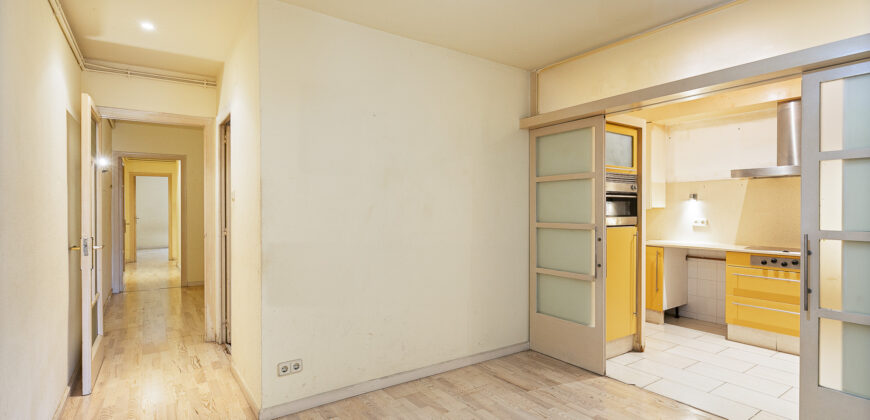 Amplia y SOLEADA vivienda con TERRAZA situada junto al distrito de Sarrià-Sant Gervasi y Casa Vicens Gaudí.