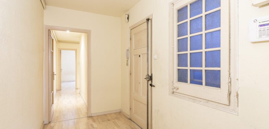 Amplia y SOLEADA vivienda con TERRAZA situada junto al distrito de Sarrià-Sant Gervasi y Casa Vicens Gaudí.