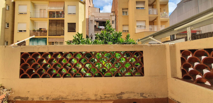Amplia y SOLEADA vivienda con TERRAZA situada junto al distrito de Sarrià-Sant Gervasi y Casa Vicens Gaudí.