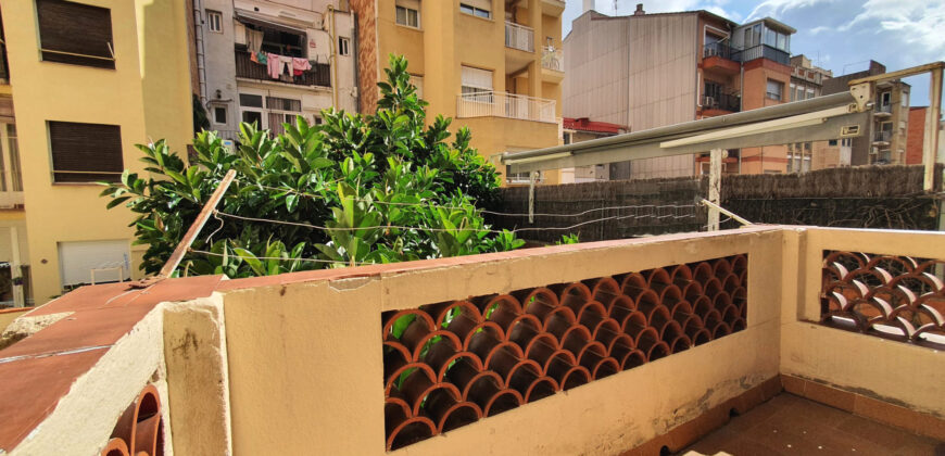 Amplia y SOLEADA vivienda con TERRAZA situada junto al distrito de Sarrià-Sant Gervasi y Casa Vicens Gaudí.