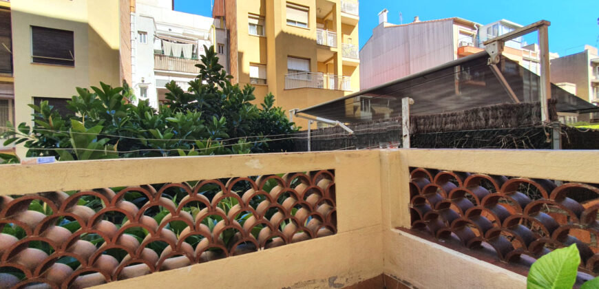 Amplia y SOLEADA vivienda con TERRAZA situada junto al distrito de Sarrià-Sant Gervasi y Casa Vicens Gaudí.