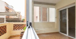 Amplia y SOLEADA vivienda con TERRAZA situada junto al distrito de Sarrià-Sant Gervasi y Casa Vicens Gaudí.