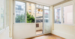 Amplia y SOLEADA vivienda con TERRAZA situada junto al distrito de Sarrià-Sant Gervasi y Casa Vicens Gaudí.