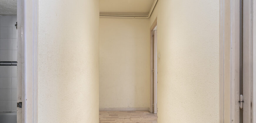 Amplia y SOLEADA vivienda con TERRAZA situada junto al distrito de Sarrià-Sant Gervasi y Casa Vicens Gaudí.